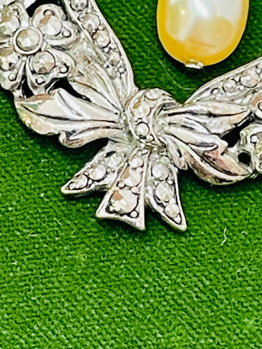 Silver Floral Reef with Pearl Dangle Devil's Details